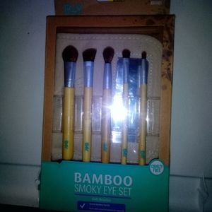 Bamboo makeup brushes